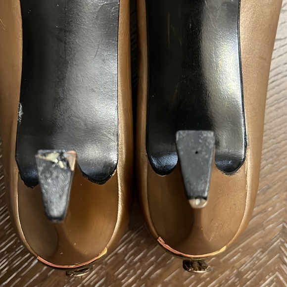 Vintage Stuart Weitzman metallic brown with bronze rounded toe heel/pump 2.75” - Picture 17 of 17
